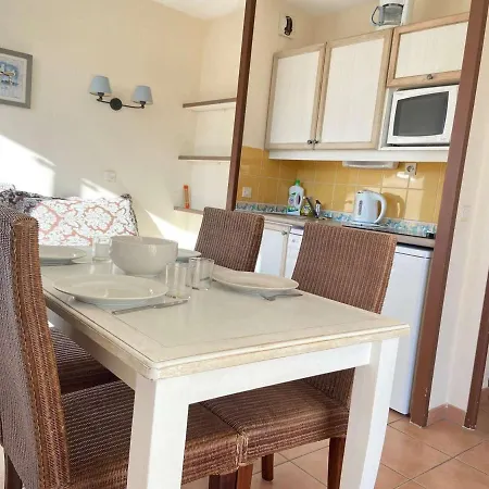 2 Pièces Avec Terrasse, Parking, Piscines - à 300m De La à - Fr-1-245-18 *