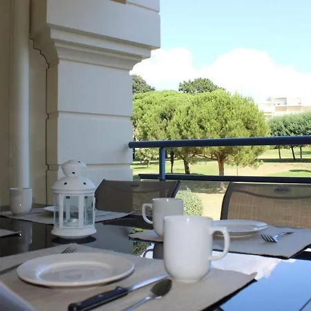 2 Pièces Avec Terrasse, Parking, Piscines - à 300m De La à - Fr-1-245-18 Appartement *