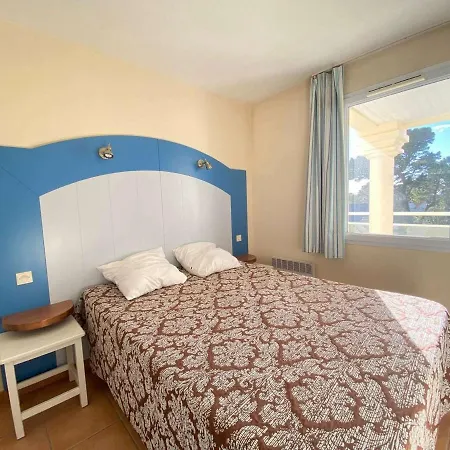 Appartement 2 Pièces Avec Terrasse, Parking, Piscines - à 300m De La à - Fr-1-245-18